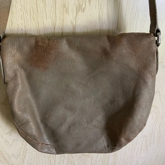 MARC JACOBS Olive Tan DISTRESSED Preppy Leather Flap SHOULDER BAG CROSS BODY - Picture 6 of 16